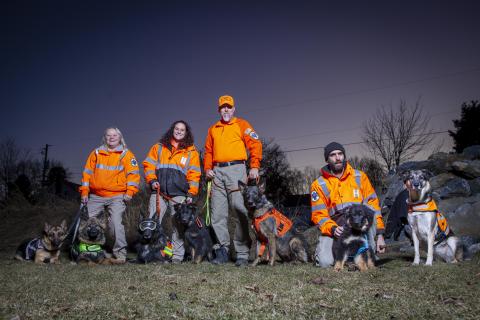 Photo of the South Central PA Search and Rescue Team with their dogs. 