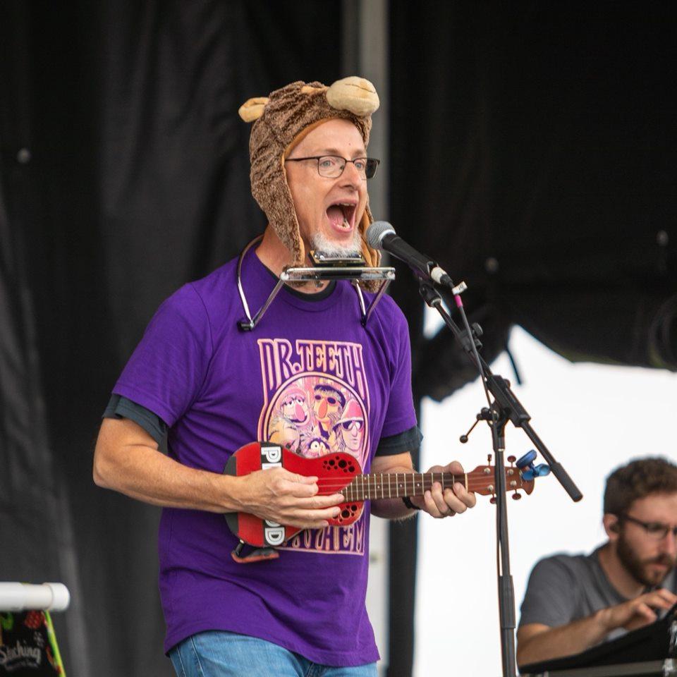 Image of Phredd with his ukelele