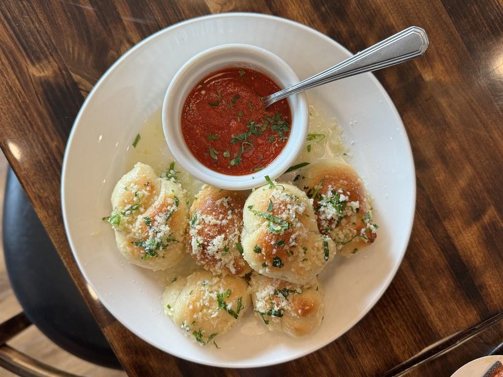 Garlic Knots with sauce